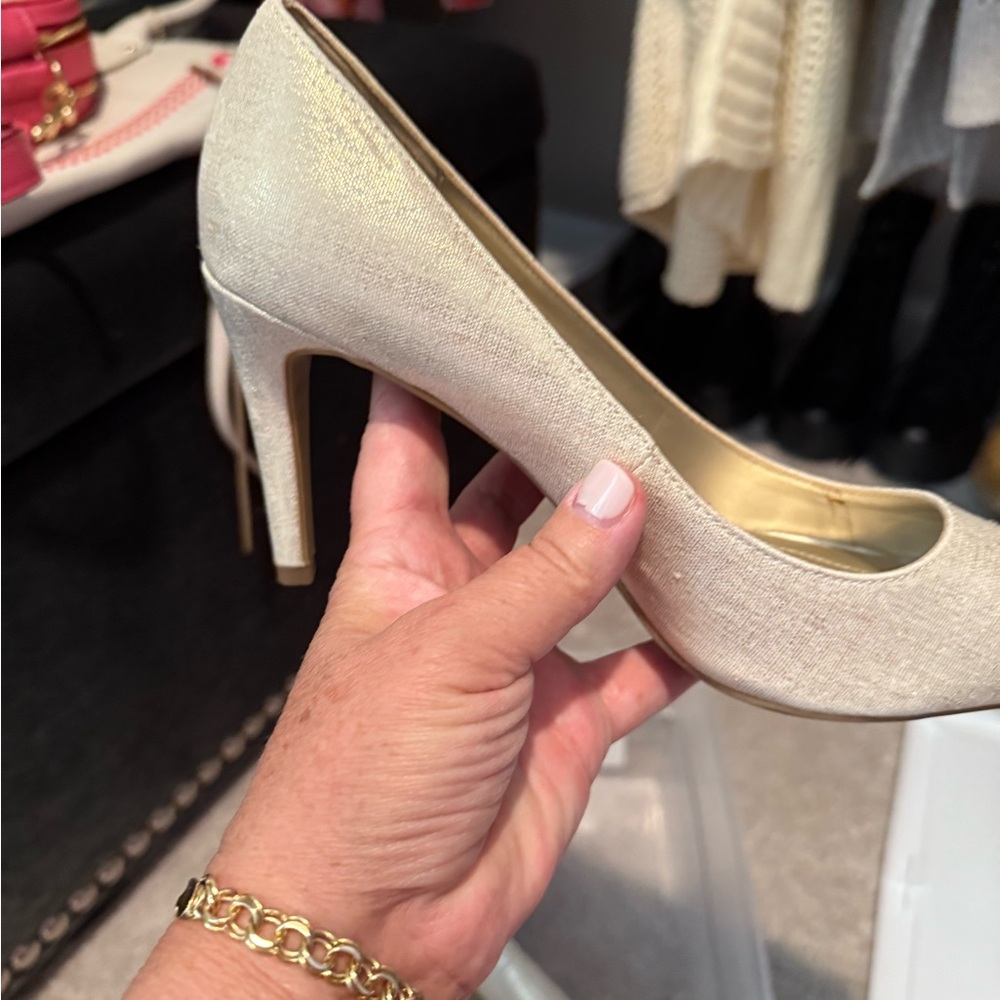 Bandolino Elegant Cream/Gold High Heels